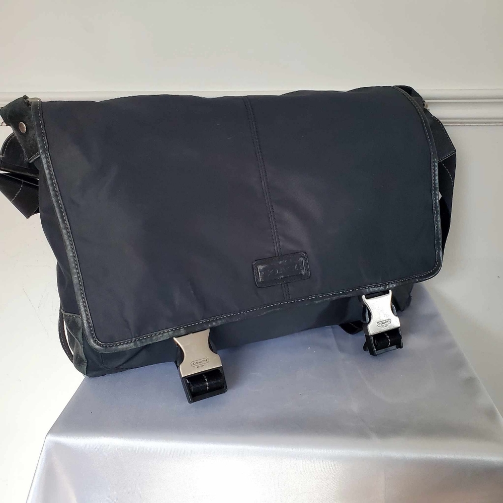 Coach Varick Nylon Trim Messenger Shoulder Bag in Black F70680
